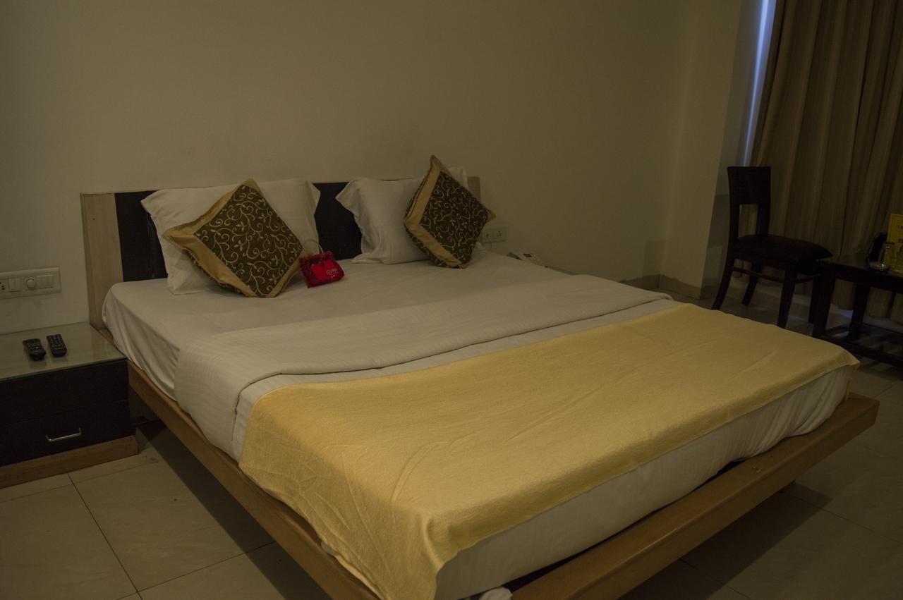 Oyo 751 Hotel Shree Palace Bhopal Exterior photo